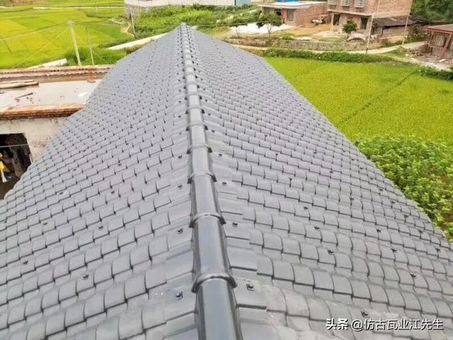 還在為舊房屋面翻新承重問(wèn)題考慮嗎？樹(shù)脂小青瓦幫你解決承重