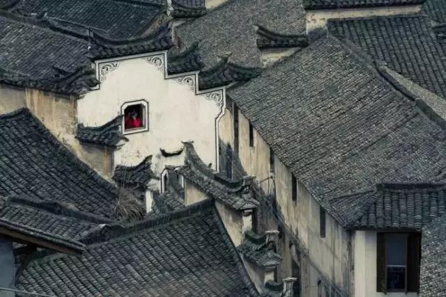 青瓦灰墻,高瓴飛檐,處處消磨時(shí)光