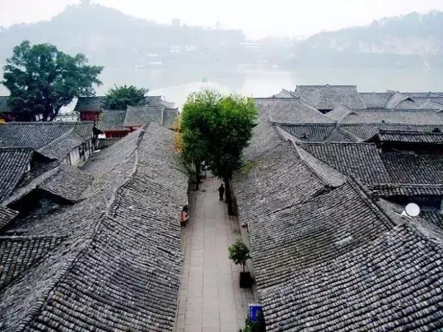 青瓦灰墻,高瓴飛檐,處處消磨時(shí)光