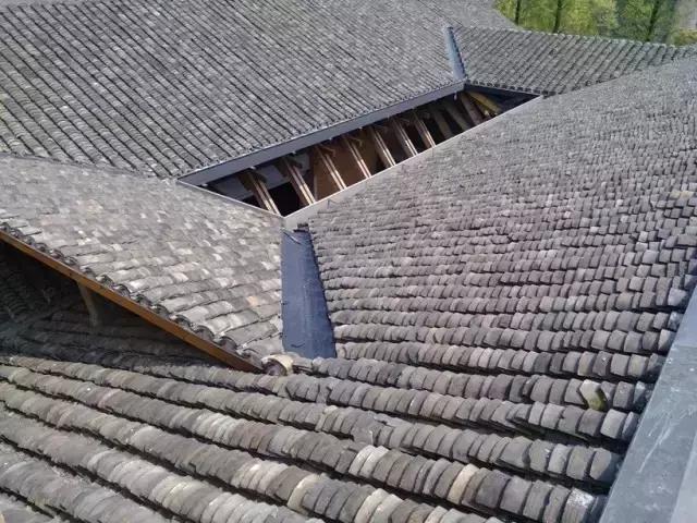 青瓦灰墻,高瓴飛檐,處處消磨時(shí)光