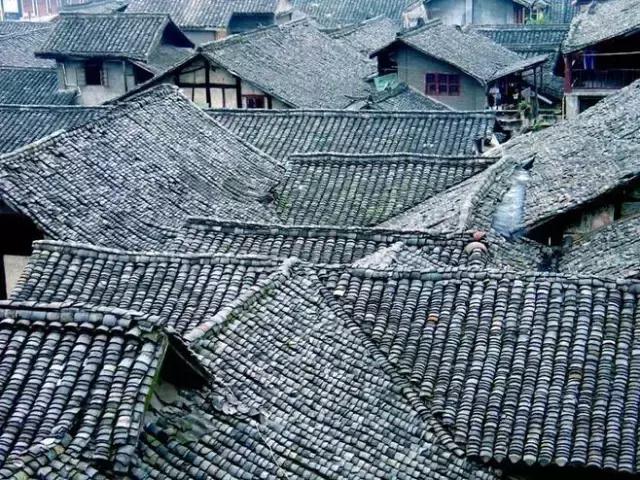 青瓦灰墻,高瓴飛檐,處處消磨時(shí)光