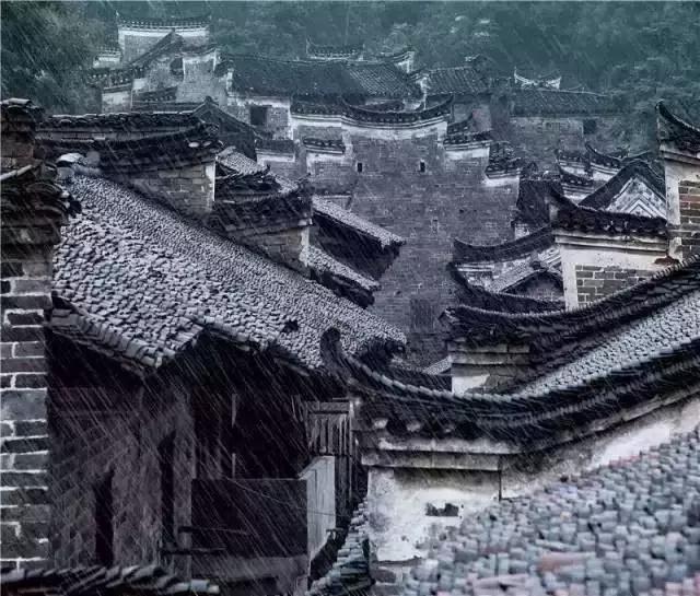 青瓦灰墻,高瓴飛檐,處處消磨時(shí)光